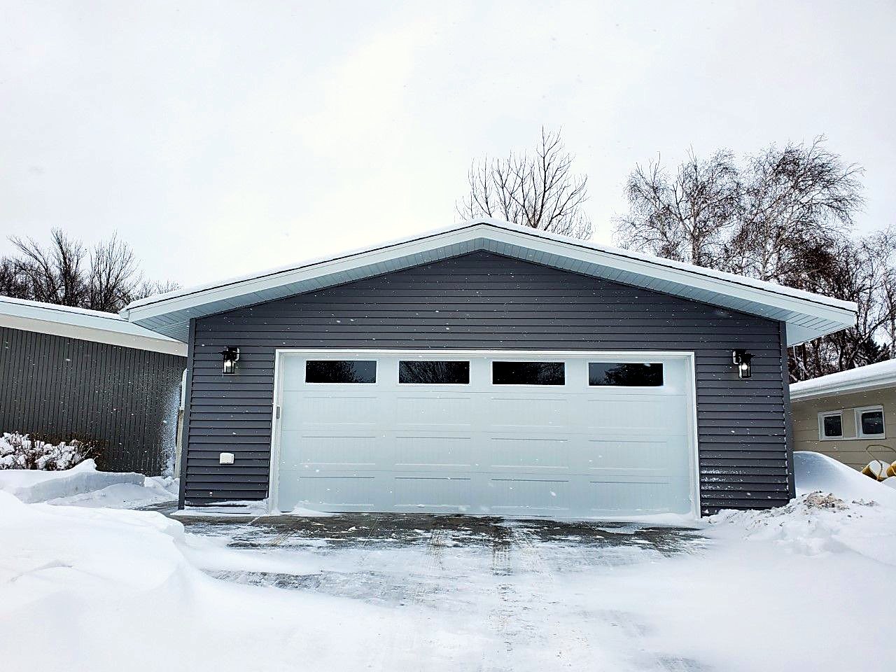 M & J Construction garage siding job in a Moorhead winter